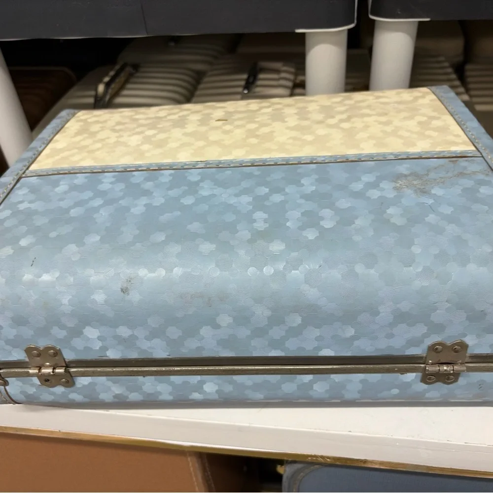 Vintage Style Blue and Cream Small Suitcase - Picture 3 of 9